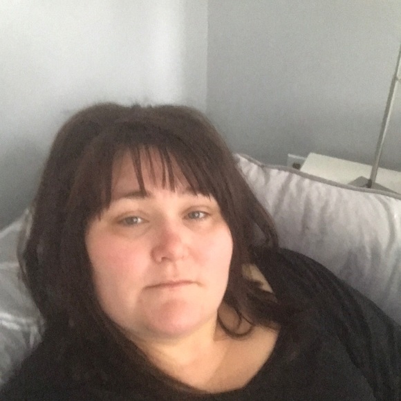 Profile Picture of Andrea Romaniuk (@andrearomaniuk) on Poshmark