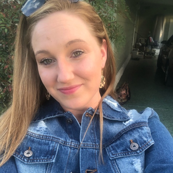 Profile Picture of Kaylee Schultz (@schukayl) on Poshmark