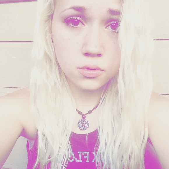 Profile Picture of Jaelyn Woodhall (@jaelyn_lee) on Poshmark