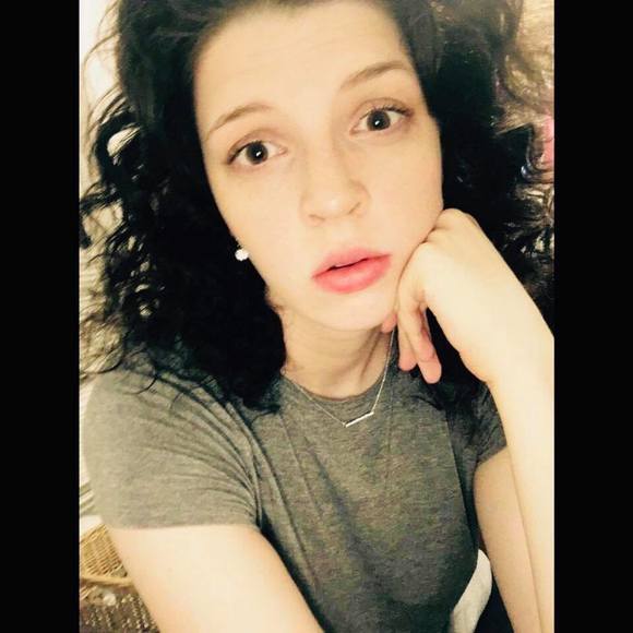 Profile Picture of Mikala Horton (@mikalahorton) on Poshmark