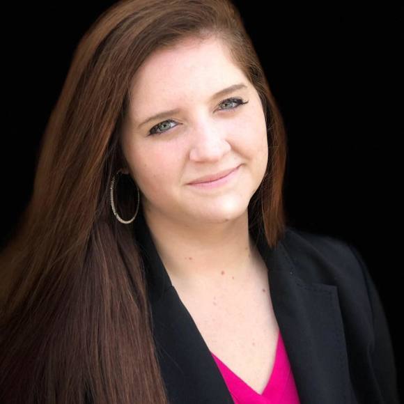 Profile Picture of Peyton Aulds (@peytonaulds) on Poshmark