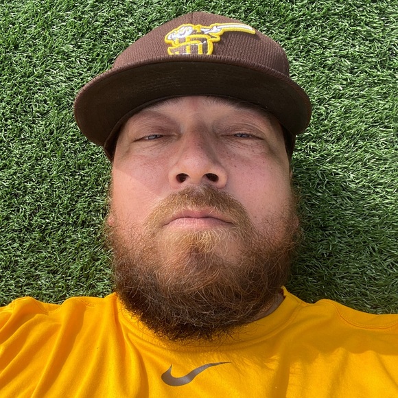 Profile Picture of Alex Moorhead (@alexm1904) on Poshmark