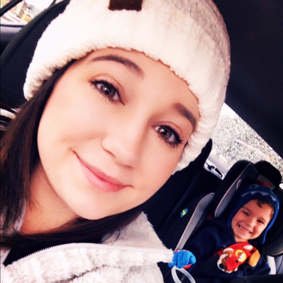 Profile Picture of Carly Frederick (@carlymf14) on Poshmark