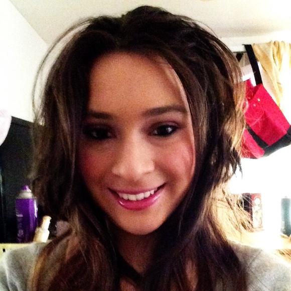 Profile Picture of Iris Urias (@tejada21) on Poshmark