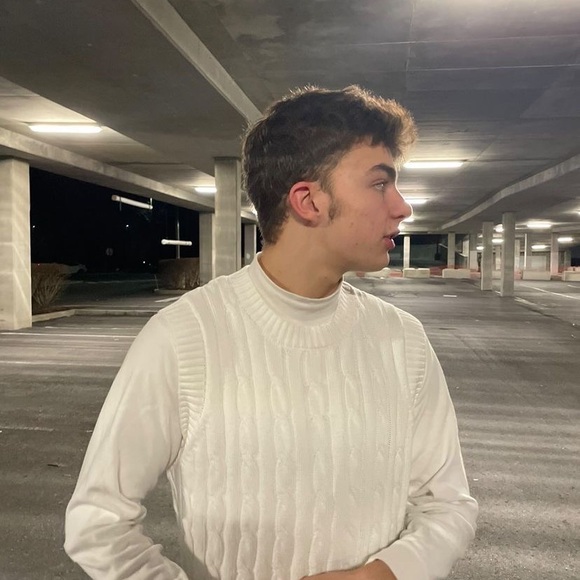Profile Picture of Peter Samuelson (@petersam_) on Poshmark
