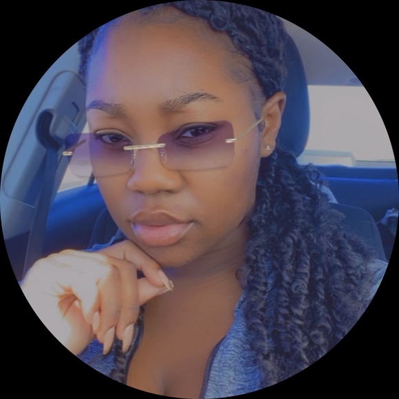 Profile Picture of Satchie Smith (@satchie) on Poshmark