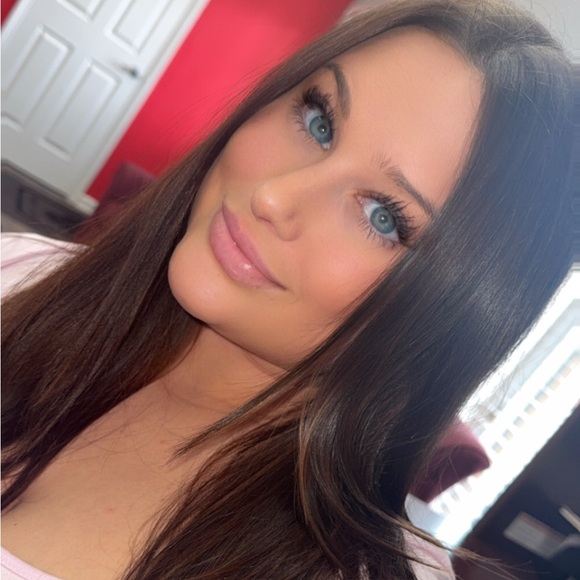 Profile Picture of Leah Stanley (@leahstanley313) on Poshmark