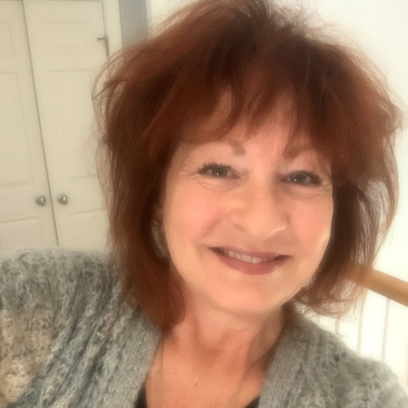 Profile Picture of Theresa Lundquist (@tlundquist2183) on Poshmark