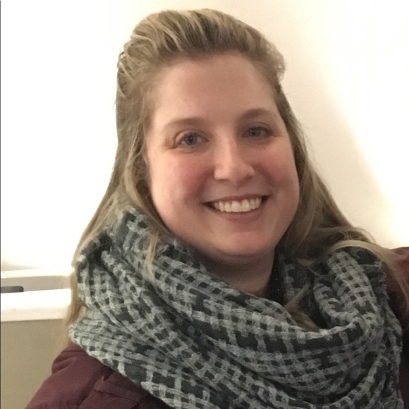 Profile Picture of Ellen Petrino (@petrinoe) on Poshmark