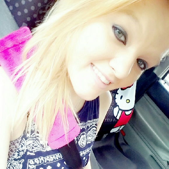 Profile Picture of Haley Anne (@haysim) on Poshmark