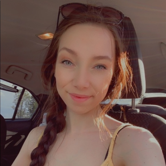 Profile Picture of Michelle Beauchene (@michellebeau22) on Poshmark