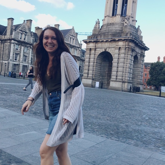 Profile Picture of Tess Kelly (@tessk726) on Poshmark