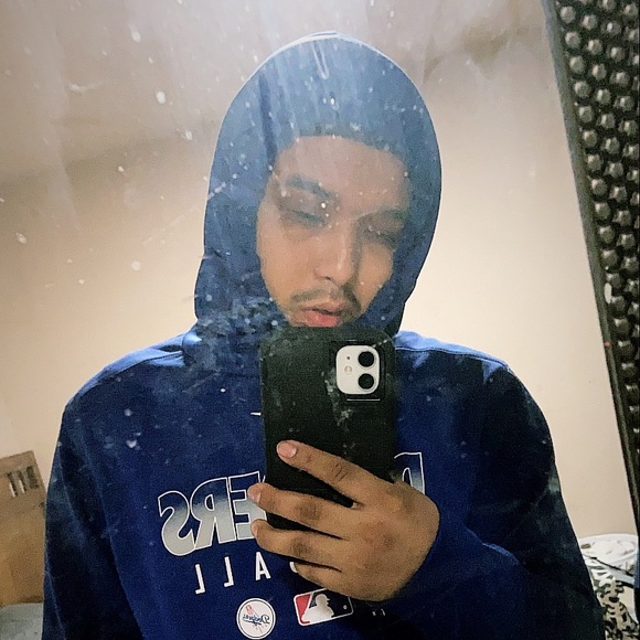 Profile Picture of Felix Guzman (@enriquebanuelos) on Poshmark
