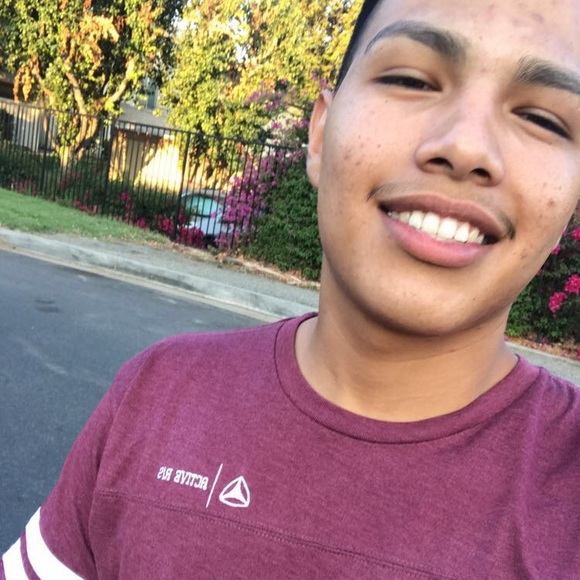 Profile Picture of Daniel Liza (@dannnny97) on Poshmark