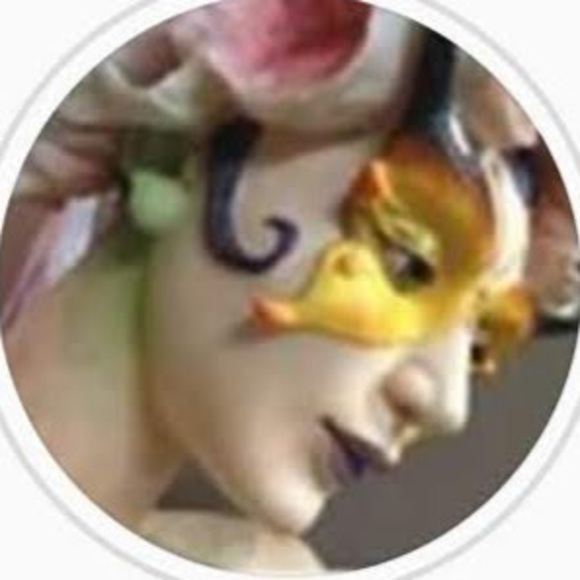 Profile Picture of Penny Arcade (@pennyarcade24) on Poshmark