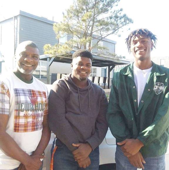 Profile Picture of Darrian Anderson (@darrian1021) on Poshmark