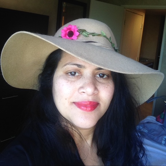 Profile Picture of Seeta Baijoo (@sita03) on Poshmark