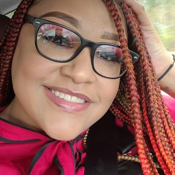 Profile Picture of Amber Coxwells (@acoxwells) on Poshmark