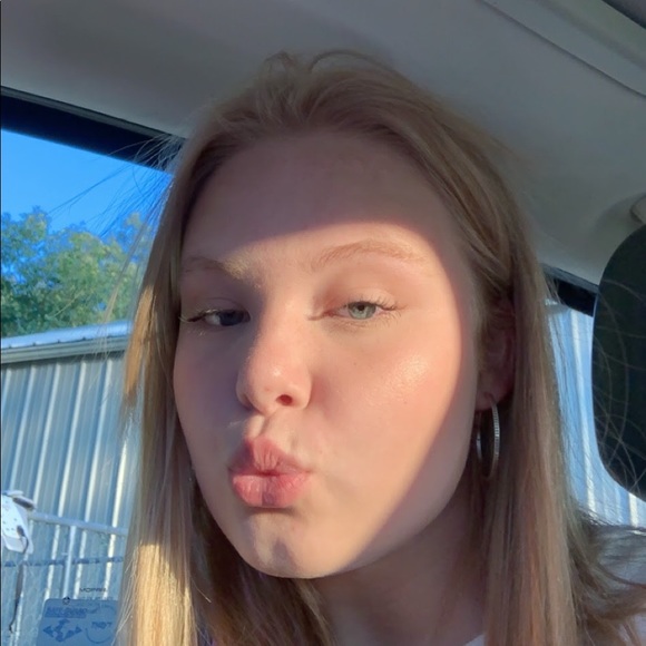 Profile Picture of Hailey Fowler (@haileyfowler151) on Poshmark