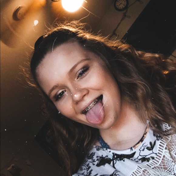 Profile Picture of Lilly Powers (@lillypowers624) on Poshmark