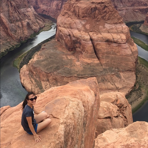 Profile Picture of Cindy To (@cindycto) on Poshmark