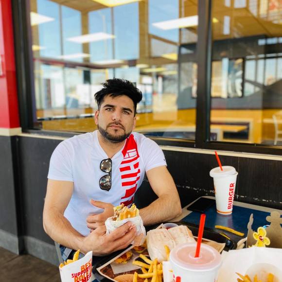Profile Picture of Sami Parsaa (@samiparsaa) on Poshmark