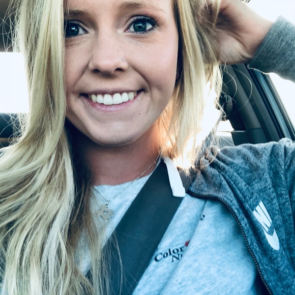 Profile Picture of Danielle Hobbs (@danielleb0703) on Poshmark