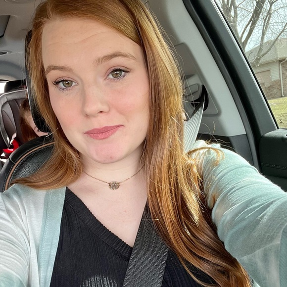 Profile Picture of Amber Wunderly (@awunderly) on Poshmark