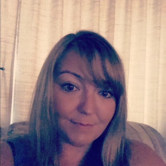 Profile Picture of Jamie Arleth (@jamiearleth) on Poshmark