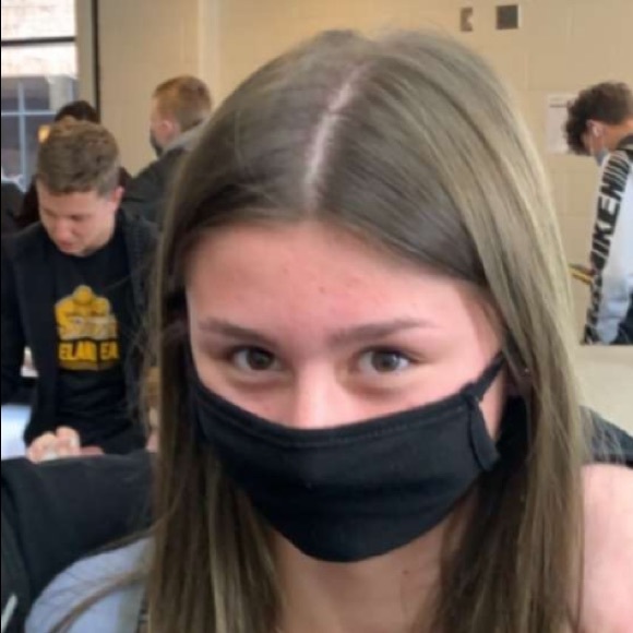 Grace Volkers - Poshmark Profile Picture of Grace Volkers (@gracevolkers) on Poshmark