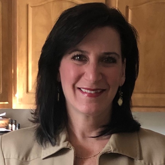 Profile Picture of Linda Mccarthy (@lindam01876) on Poshmark