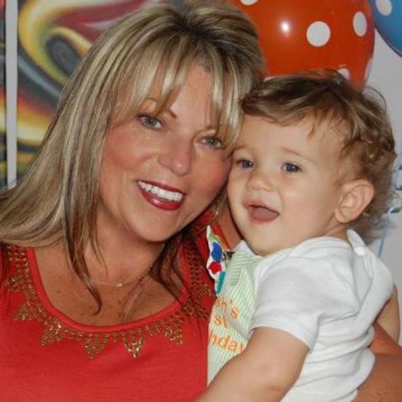 Profile Picture of Polly Brucculeri (@emalepolly) on Poshmark