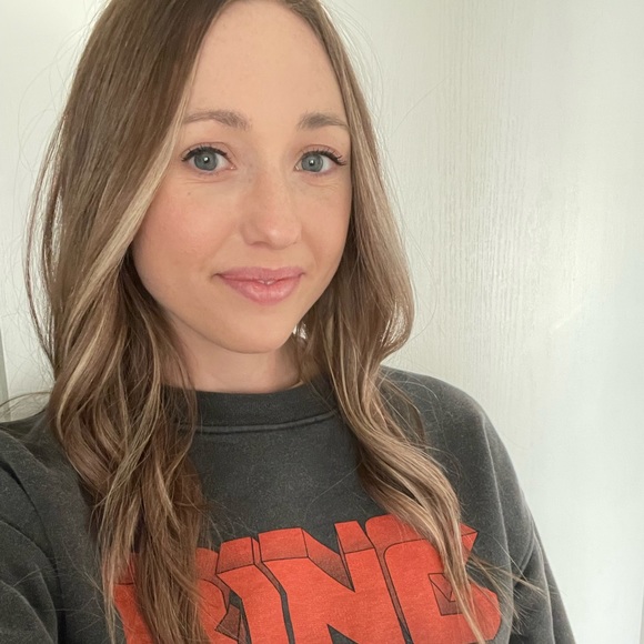 Profile Picture of Kelsey Hoppe (@kelseyhoppe) on Poshmark