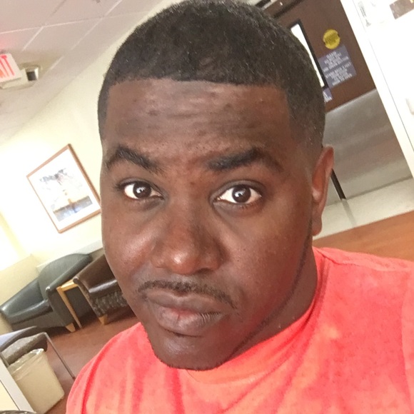 Profile Picture of Adam Pressley (@camerashy82) on Poshmark