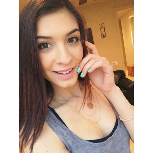 Profile Picture of Rachel Gamez (@rachelg95_) on Poshmark