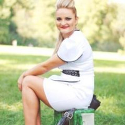 Profile Picture of Jennifer Vue (@jennifervuelist) on Twitter