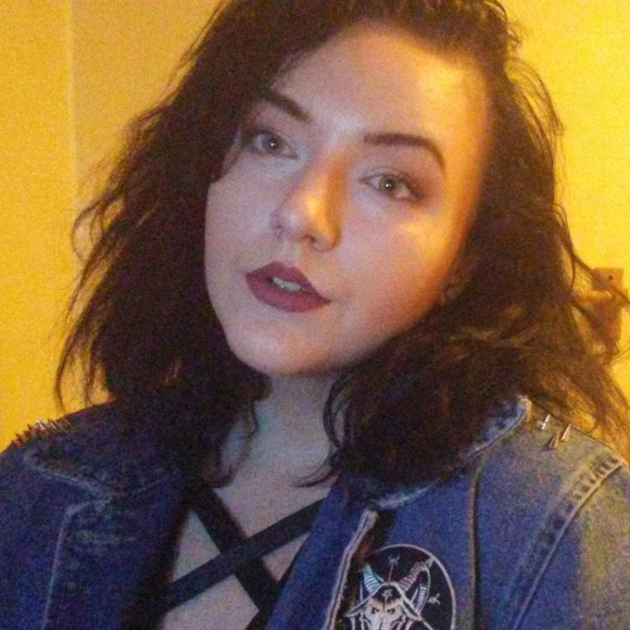 Profile Picture of Sharla danielle Potter (@scumbaqq) on Poshmark