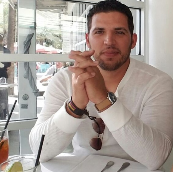 Profile Picture of Omar Velarde (@marcelo_v88) on Poshmark