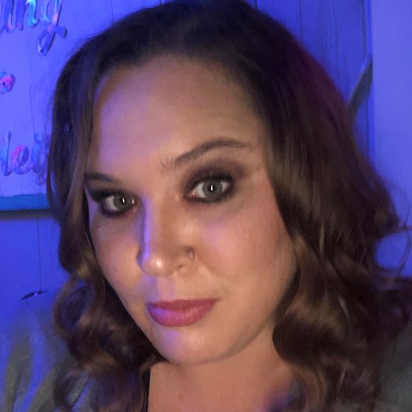 Profile Picture of Cameron Mesecke (@cameronmesecke) on Poshmark