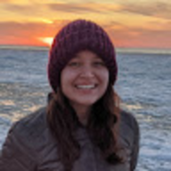 Profile Picture of Alexus Gonzales (@alexuslouwho) on Poshmark