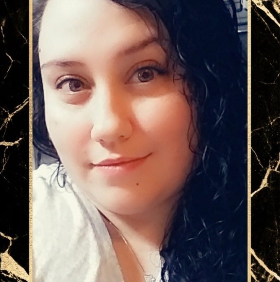 Profile Picture of Kendra Kessner (@kendrakessner) on Poshmark