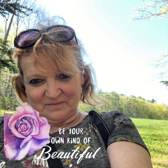 Angel Lorom - Poshmark Profile Picture of Angel Lorom (@allorom1) on Poshmark