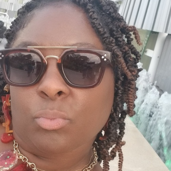 Profile Picture of Renee Allen (@rdollhouse) on Poshmark