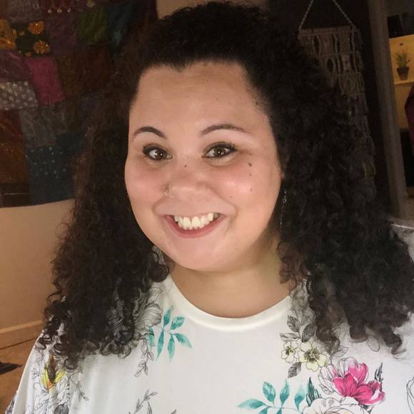 Taylor Cirrito - Poshmark Profile Picture of Taylor Cirrito (@tcirrito) on Poshmark