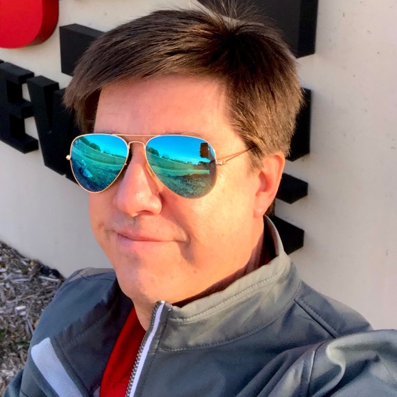 Profile Picture of Paul Hicks (@pazarhino1313) on Poshmark
