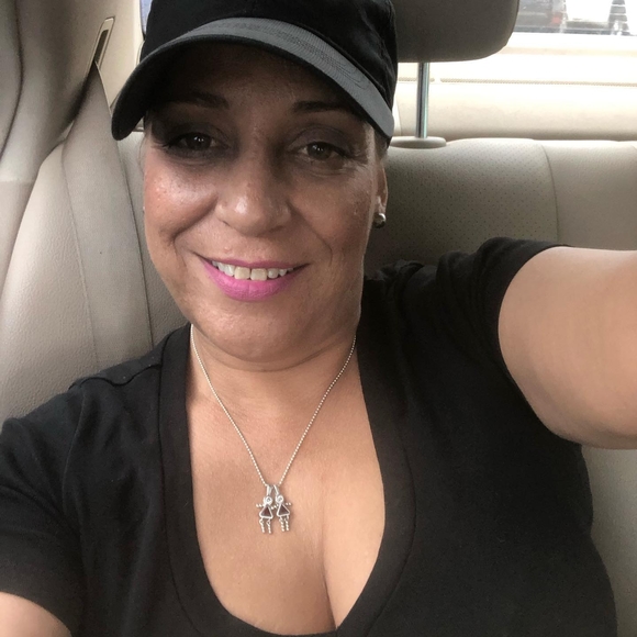 Profile Picture of Iris Lopez (@jenevaeh04) on Poshmark