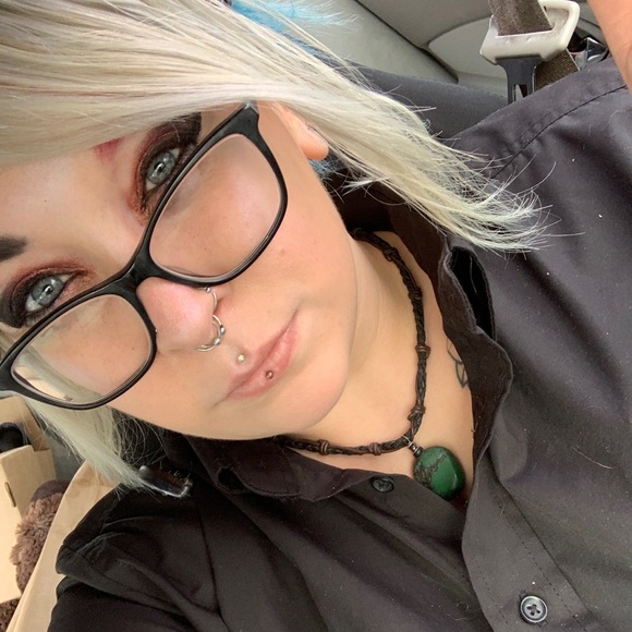Profile Picture of Alexa Switzenberg (@aswitzenberg) on Poshmark