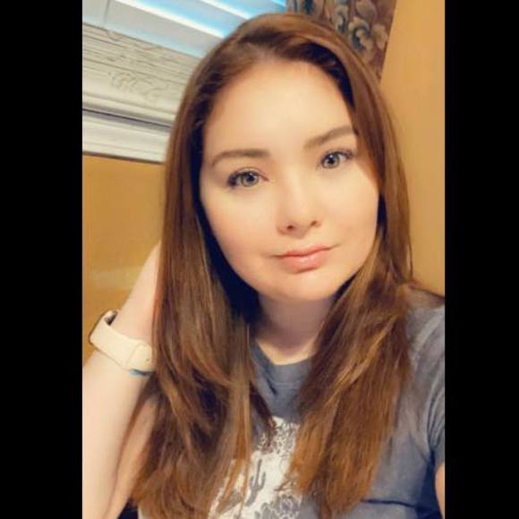 Profile Picture of Bianca Salinas (@biancasalina360) on Poshmark