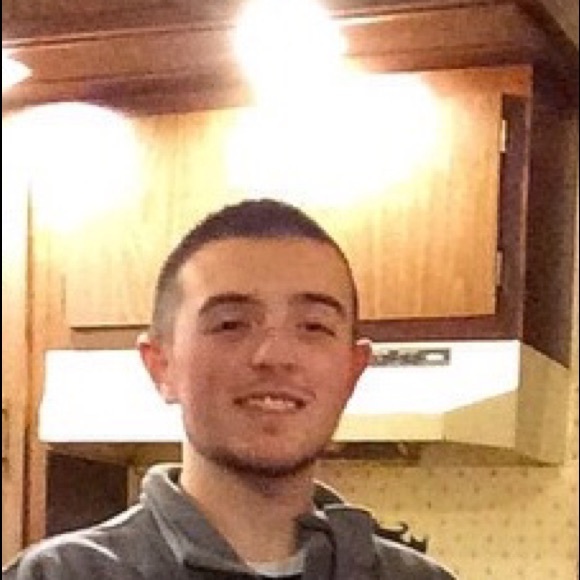 Profile Picture of Zach Fox (@zfox1994) on Poshmark