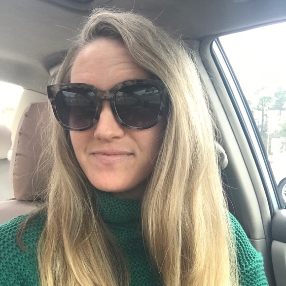 Profile Picture of Sara Luhring (@saraluhring) on Poshmark